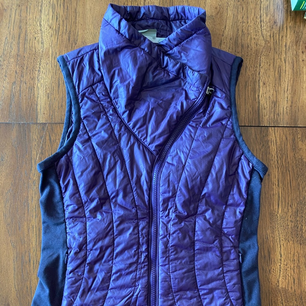 BLACK FRI $ DROP Athleta padded running vest